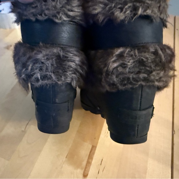 Sorel Black Wedge Ankle Boots size 7 - Picture 3 of 5